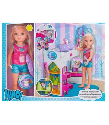 Nancy un día en su habitación mágica